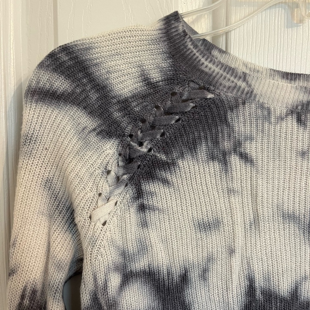 Sweater - Picture 4 of 4